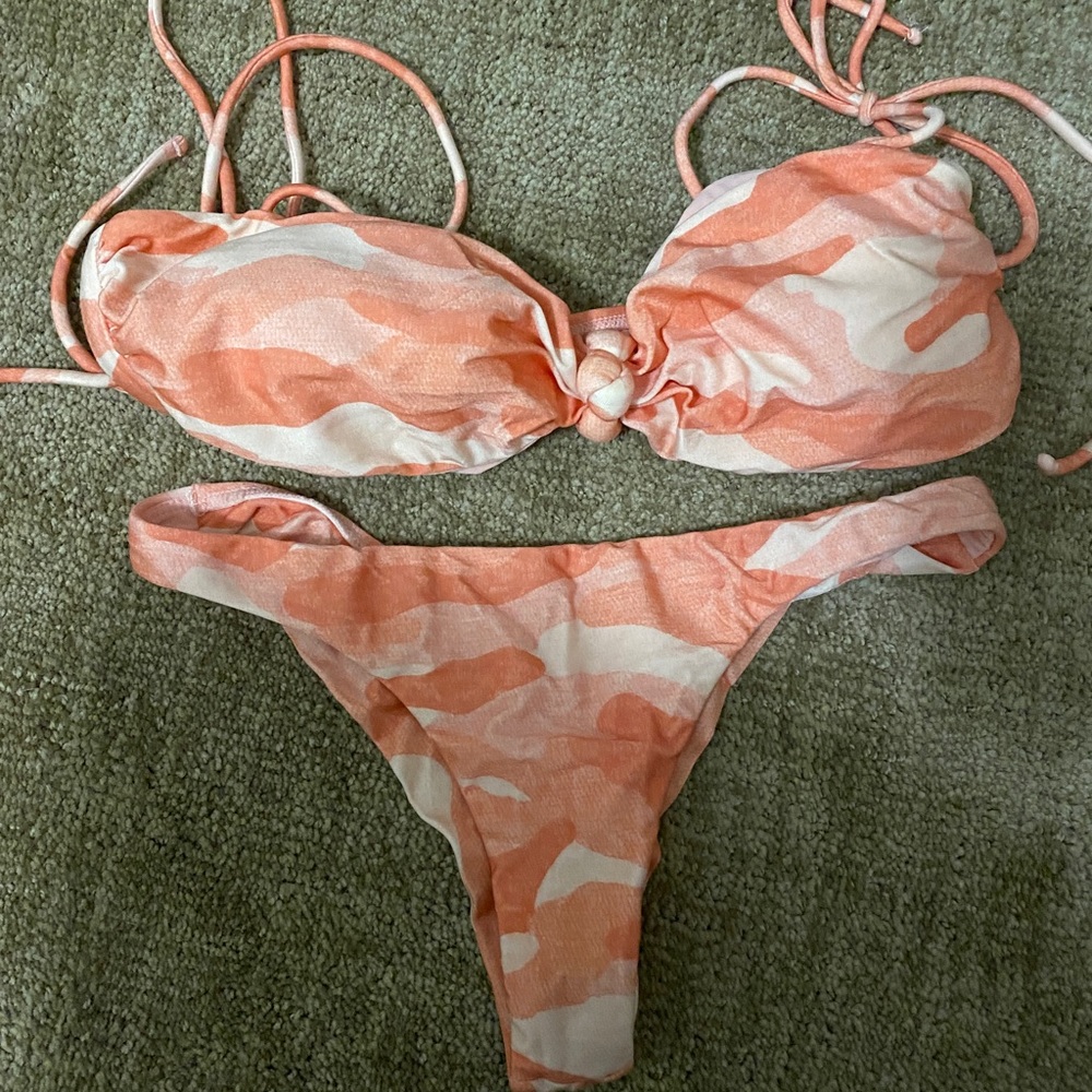 Vix Paula Hermanny swimsuit, w Cheeky bottoms.Good conditions. M top / S bottom.